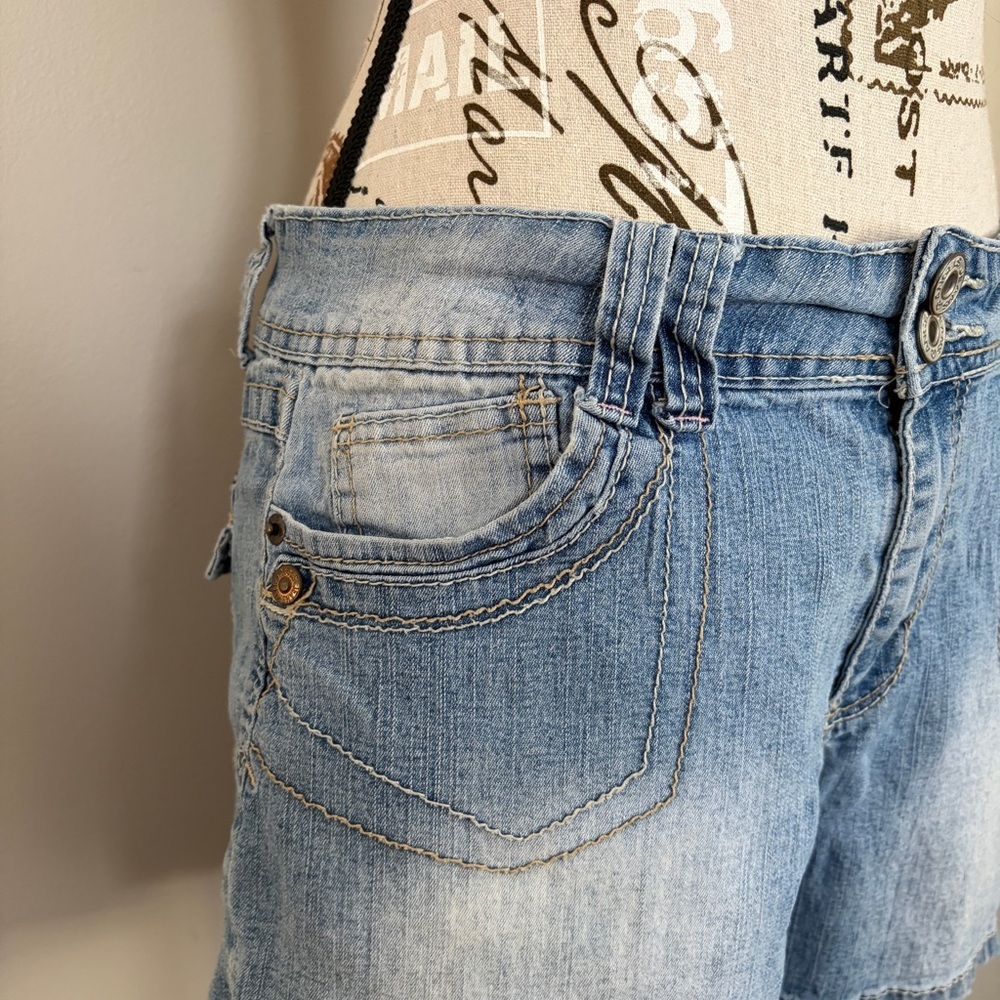 Y2K angels light wash mid rise denim shorts - Picture 6 of 11